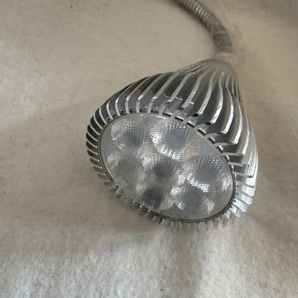 Clip-on LED Light With Adjustable Gooseneck Light In‎ The Color Of Purple Flex